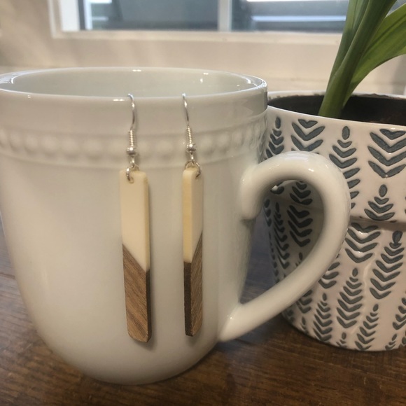 Wood and resin stick earrings , color block - Picture 4 of 6